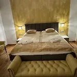 Atmosfera & Restaurant מלון 4*