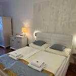 מלון Atmosfera & Restaurant 4*