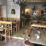 Atmosfera & Restaurant Hotel 4*