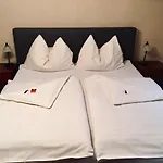 Atmosfera & Restaurant 4*