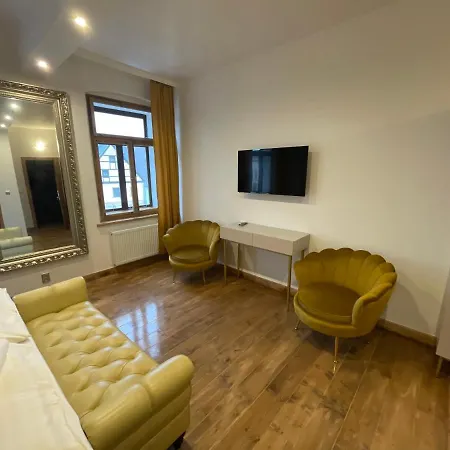 Atmosfera & Restaurant מלון