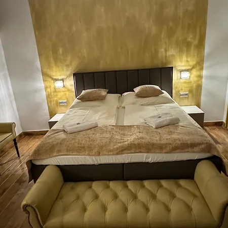 Atmosfera & Restaurant מלון 4*