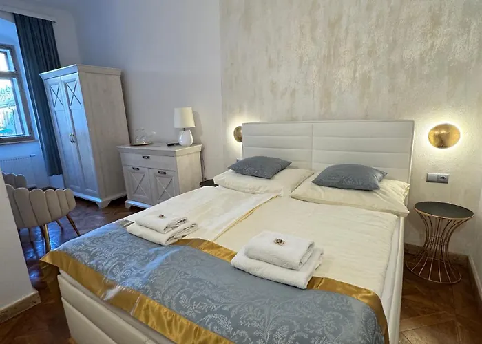 מלון Atmosfera Rooms & Restaurant לוקט