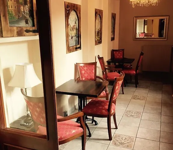 Atmosfera Rooms & Restaurant מלון לוקט