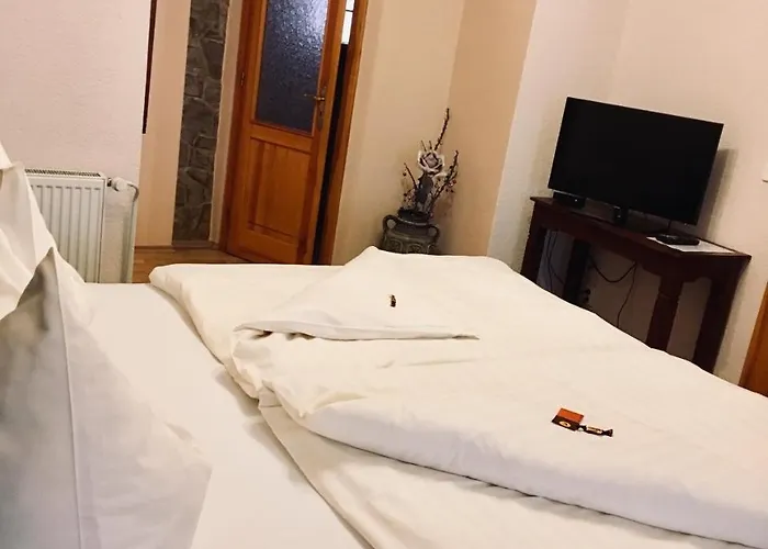 Atmosfera Rooms & Restaurant לוקט